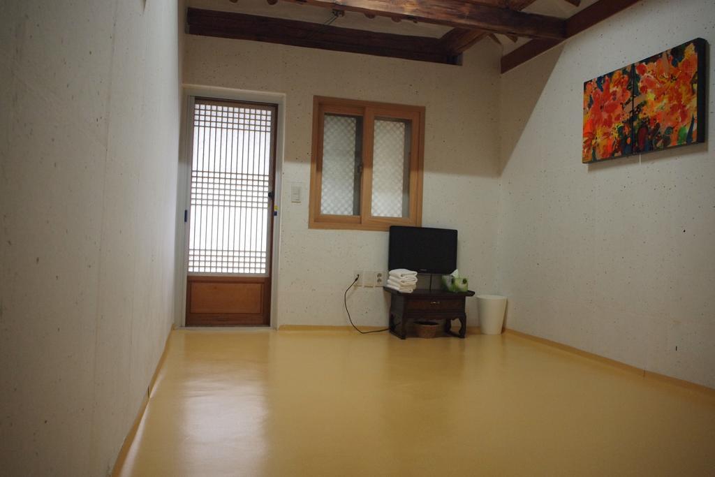 Floral Space Hanok Guesthouse Кьонджу Екстер'єр фото