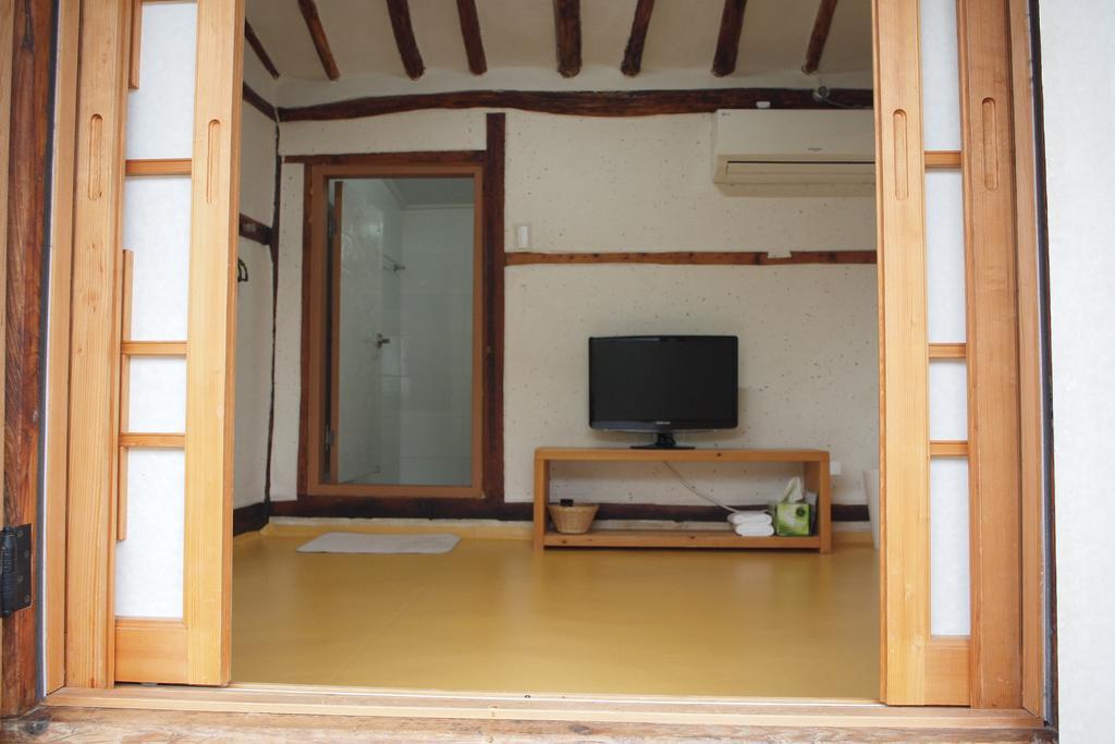 Floral Space Hanok Guesthouse Кьонджу Екстер'єр фото