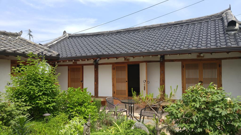 Floral Space Hanok Guesthouse Кьонджу Екстер'єр фото