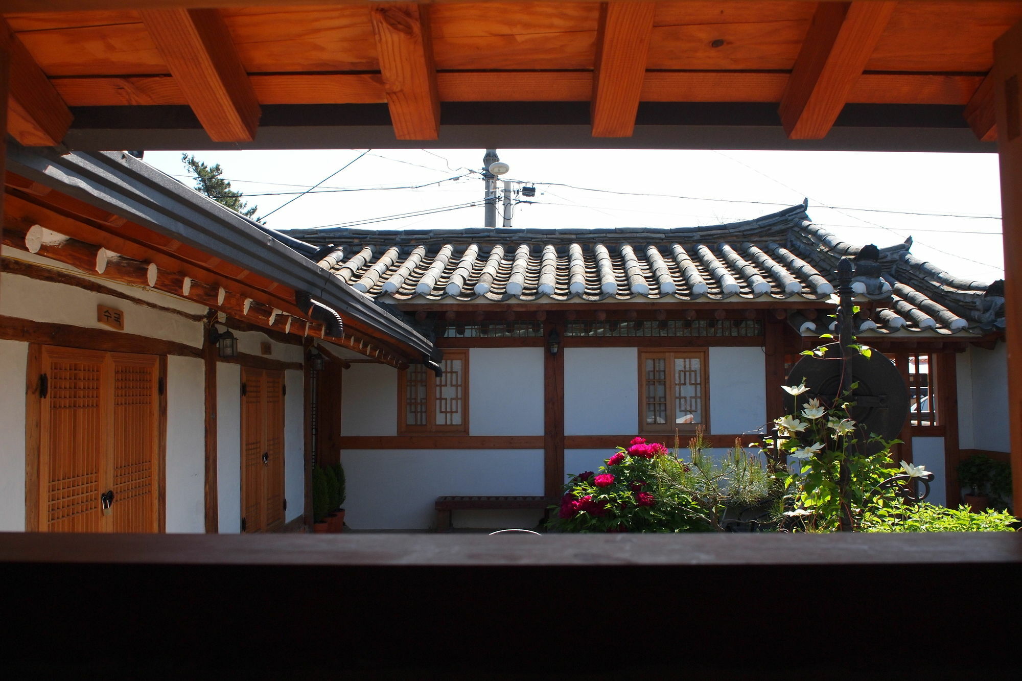 Floral Space Hanok Guesthouse Кьонджу Екстер'єр фото