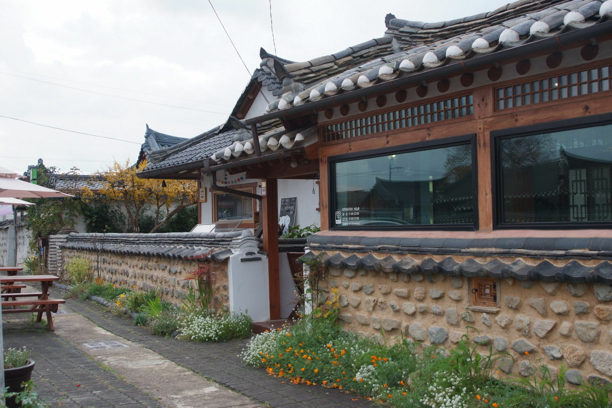 Floral Space Hanok Guesthouse Кьонджу Екстер'єр фото